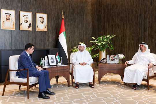  استقبل معالي عبدالله سلطان بن عواد النعيمي، وزير العدل، رئيس مجلس القضاء الاتحادي، بمكتبه بديوان عام الوزارة، سعادة أوميد شادييف، السفير المفوض فوق العادة لجمهورية أوزبكستان لدى الدولة